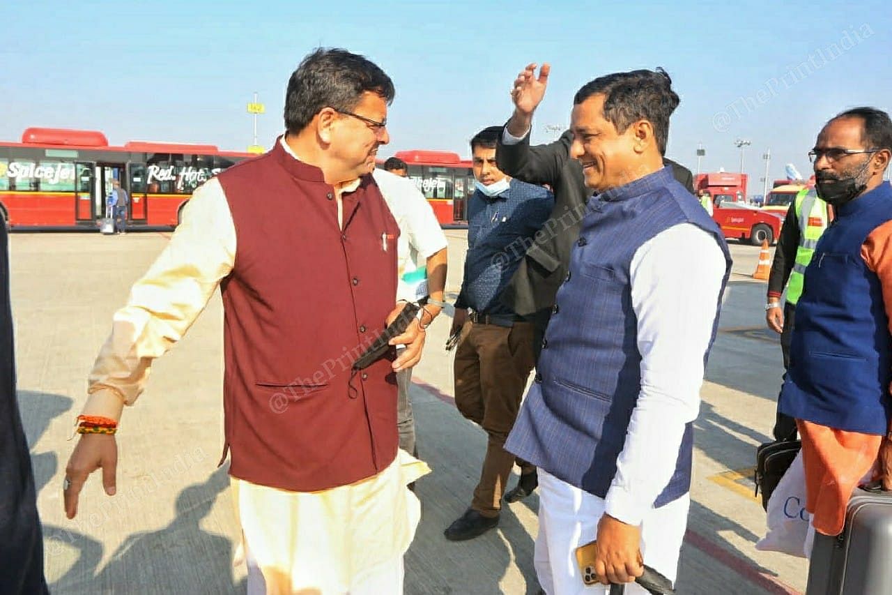Uttarakhand CM Pushkar Singh Dhami and BJP MP and national spokesperson Anil Baluni take a flight back to Delhi from Varanasi after attending Prime Minister Narendra Modi’s roadshow | Praveen Jain | ThePrint