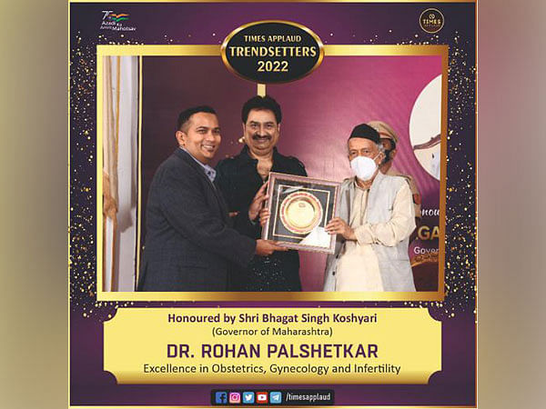 Dr Rohan Palshetkar gets felicitated with Trendsetter 2022 award for excellence in Obstetrics, Gynaecology and Infertility