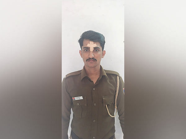 Two arrested for attacking cop with beer bottle in Delhi