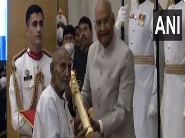 125-yr-old yoga guru Swami Sivananda receives Padma Shri award