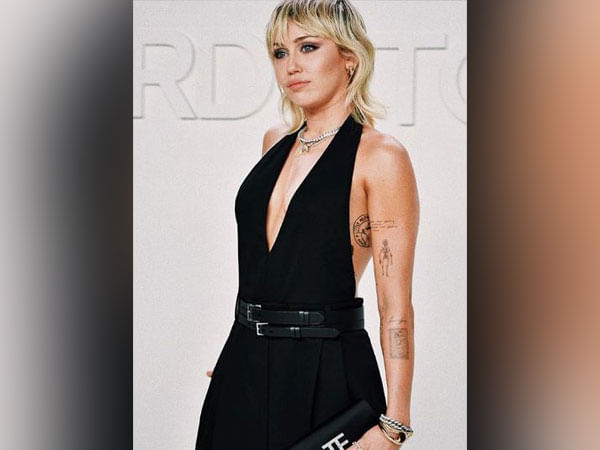 Miley Cyrus' plane forced to make emergency landing after being 'struck by lightning'