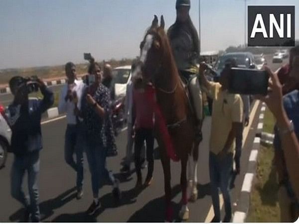 International Women’s Day: Congress MLA rides horse to Jharkhand Assembly