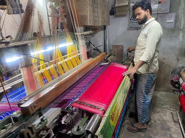 Local residents demand more jobs, better connectivity for weaver business in UP's Mau