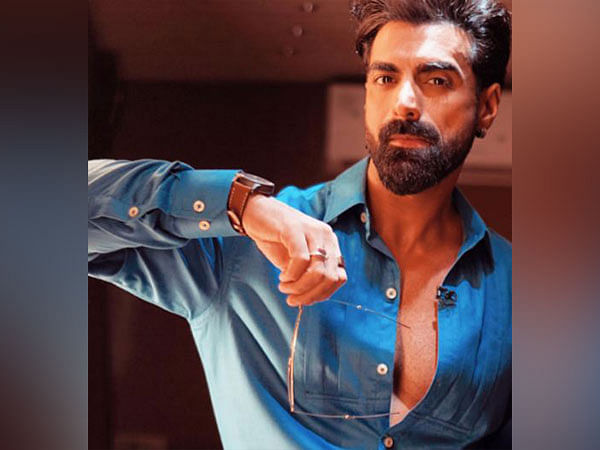 Choreographer Tushar Kalia gets engaged to ladylove Triveni Barman