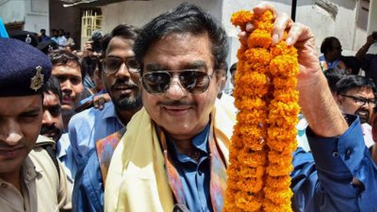 in-fielding-outsider-shatrughan-sinha-for-asansol-bypoll-mamata