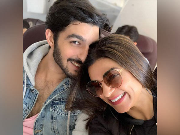Sushmita Sen's ex-boyfriend Rohman Shawl gets lauded for protecting the actor from being mobbed by fans 