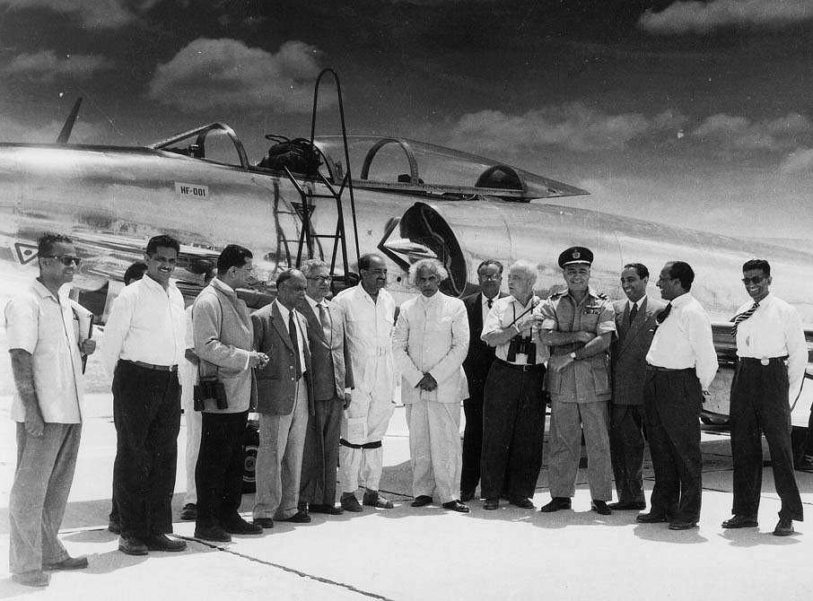 After the second flight, 24 June 1961, U/K, MD-HAL, Dr Bhagwanthan, Suranjan Das, VKK Menon (Defence Minister) Mr Iyengar, Prof Kurt Tank, Air Mshl AM Engineer (CAS), Homi Bhaba, and Mr Das (Chief Aerodynamicist).