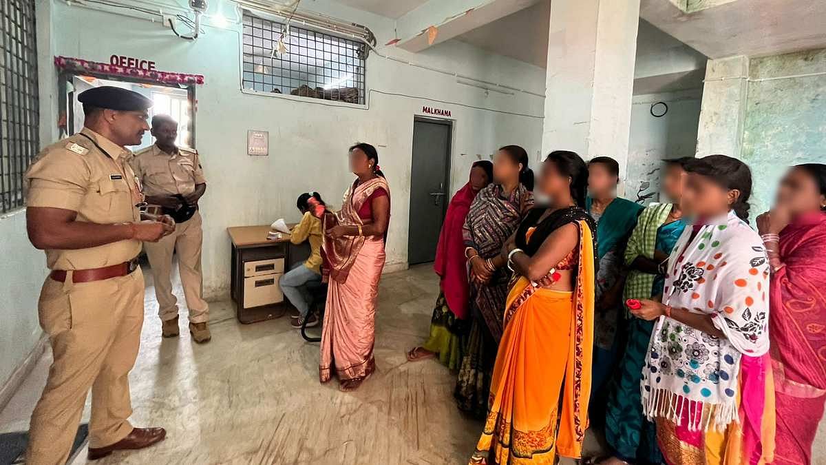 Xxx Bihar Police - If a girl is alone, she's not so believable': Bihar's mahila thanas are no  place for women