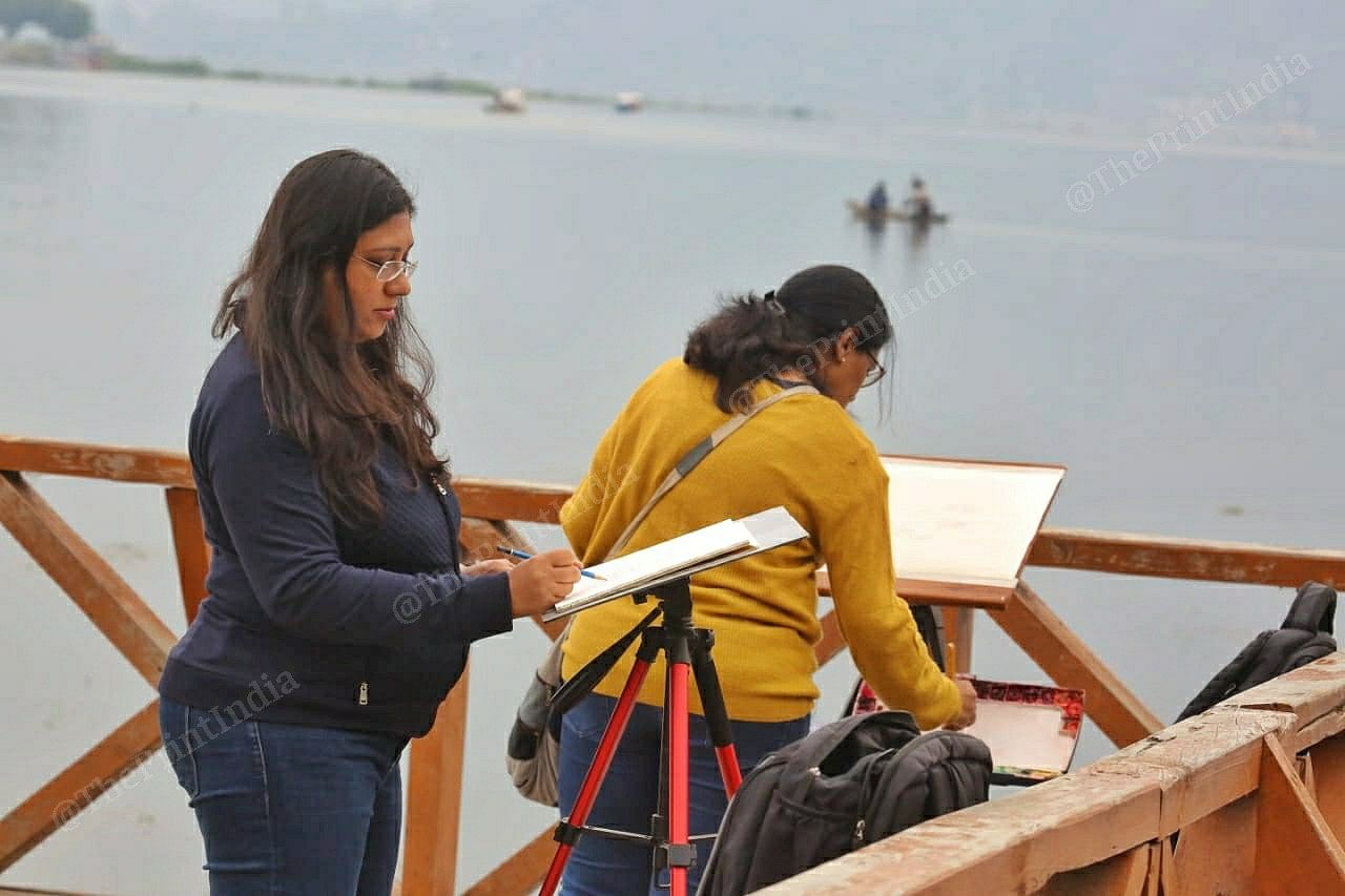 Artists from Delhi find the perfect picture to draw at Srinagar's Dal Lake | Photo: Praveen Jain | ThePrint