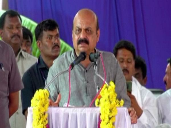 Karnataka CM extends 'Raitha Vidya Nidhi' scholarship scheme to children of weavers, fishermen 