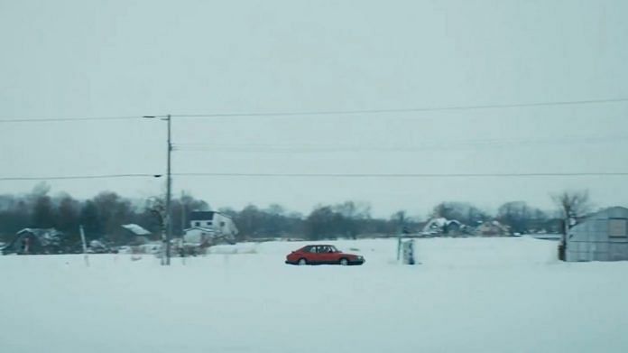 A scene with the red 1987 Saab 900 Turbo from Ryusuke Hamaguchi's Drive My Car.