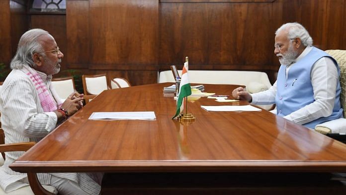 BJP's Varanasi co-in charge Sunil Oza (left) with Prime Minister Narenda Modi | Photo: Twitter | @sunilozabjp