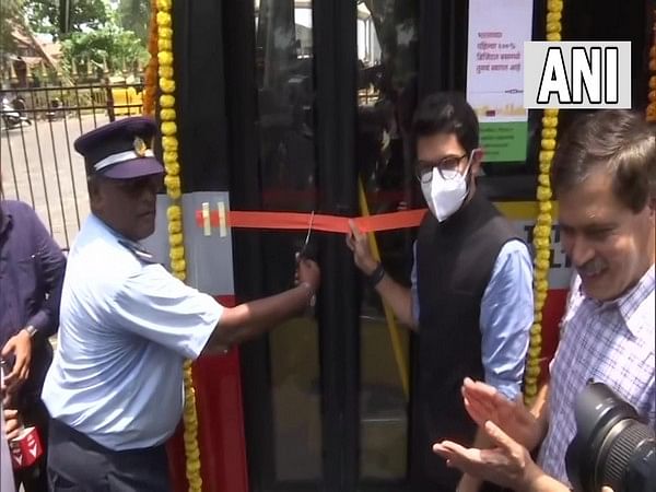 Aaditya Thackeray inaugurates Mumbai's first completely digital bus