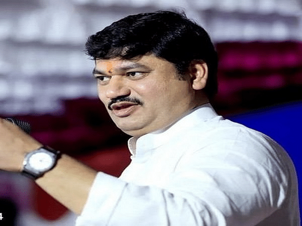 Maharashtra minister Dhananjay Munde admitted to hospital after fainting