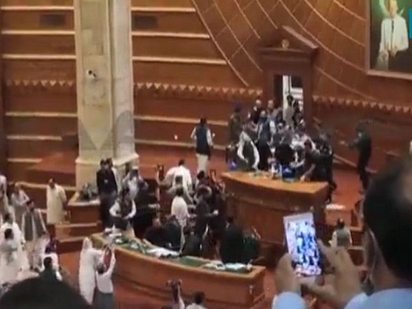 Pakistan: PTI lawmakers attack Punjab Assembly Dy Speaker in session to elect CM