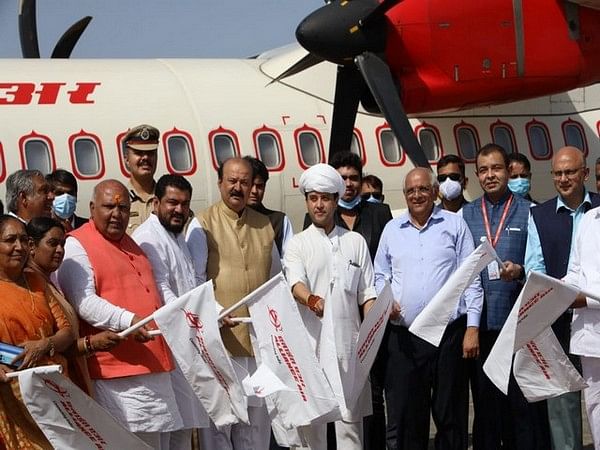 Jyotiraditya Scindia flags off 1st Keshod-Mumbai 'tourism booster' flight