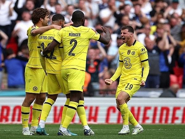 Chelsea beat Crystal Palace to set FA Cup final with Liverpool