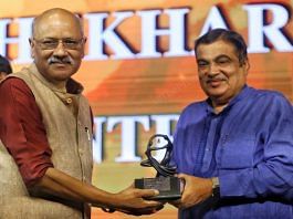 ThePrint's Editor-in-Chief Shekhar Gupta receiving the ‘Lifetime Contribution to Media’ award from Union Minister Nitin Gadkari, at a felicitation ceremony organised by the All India Management Association in Delhi Tuesday | Manisha Mondal | ThePrint