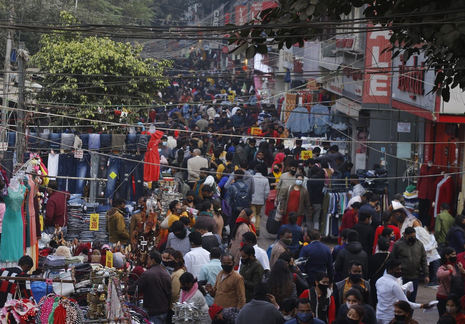 Picture of a crowded Sarojini Nagar market. | Photo Credit: Suraj Singh Bisht