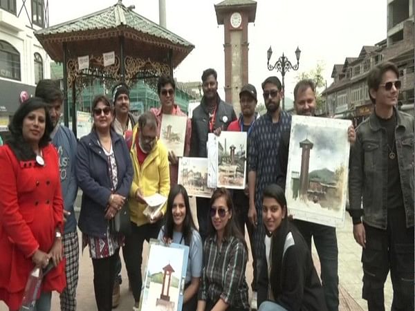 J-K: Live painting event aimed at capturing picturesque locations of Kashmir valley organized in Srinagar
