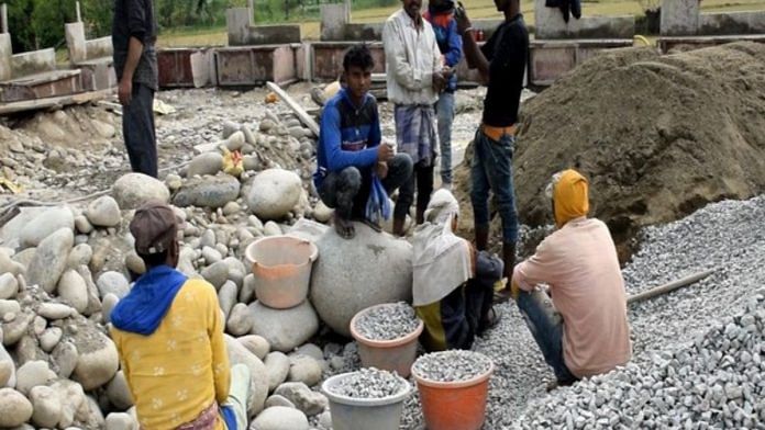 Non local labourers in Pulwama | Representational image | Photo: ANI