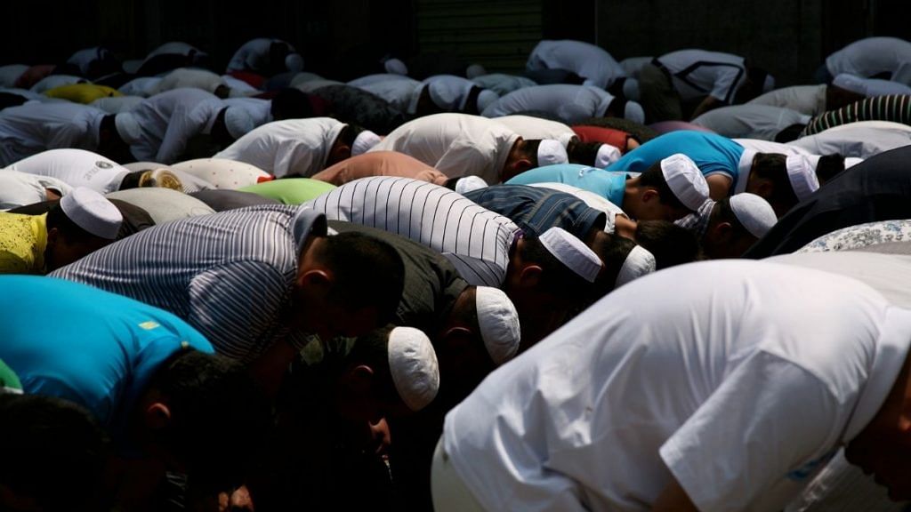People praying at a mosque | Representational image | Photo: Commons