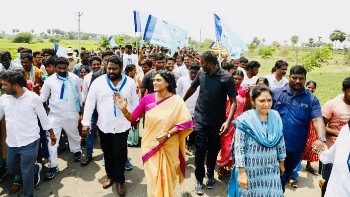 Y.S. Sharmila, daughter of former Andhra CM Y.S. Rajasekhara Reddy, and YSR Telangana Party leader, on her padayatra | Twitter/@realyssharmila