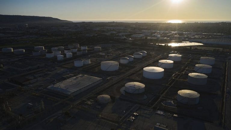Oil heads for longest run of fifth monthly gain since early 2018