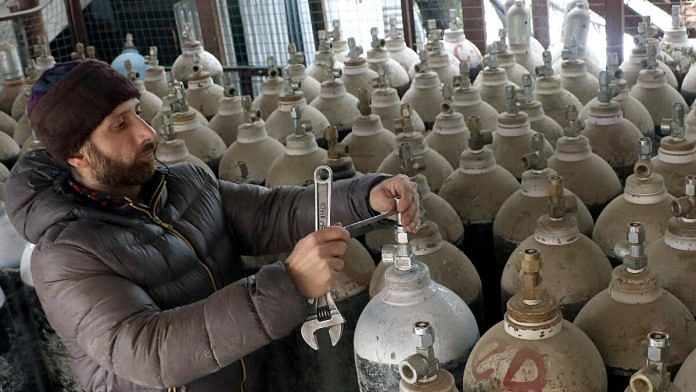 A man fills up an oxygen cylinder at a plant | Photo: ANI