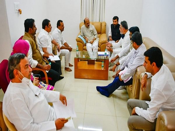 Karnataka: Congress leaders meet CM Bommai; demand ban on SDPI, PFI