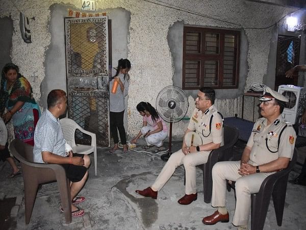 Delhi Police Commissioner meets sub-inspector injured in Jahangirpuri violence, assures support