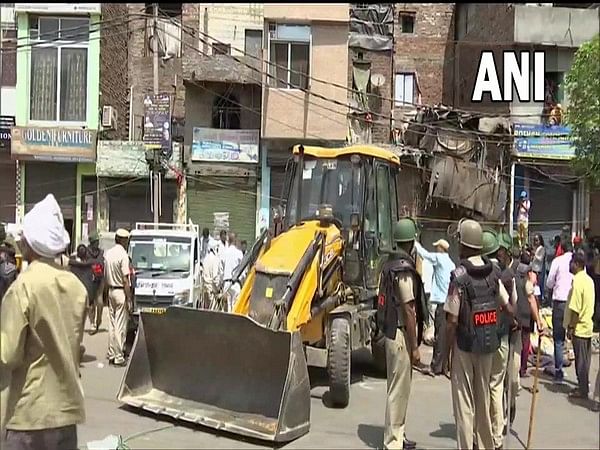 Supreme Court halts demolition drive in Delhi's violence-hit Jahangirpuri, orders 'status quo'