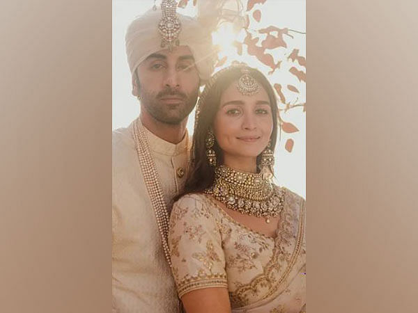 Ranbir Kapoor, Alia Bhatt are now man and wife. Pics inside