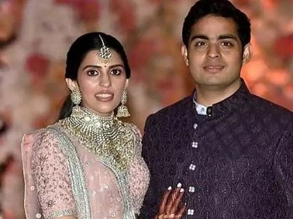 Akash Ambani with wife Shloka Ambani join Ranbir-Alia's wedding festivities