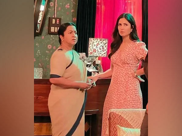 Katrina Kaif's pictures from the sets of Vijay Sethupathi starrer 'Merry Christmas' go viral