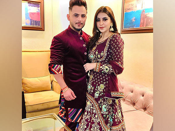 Singer Millind Gaba marries girlfriend Pria Beniwal in Delhi