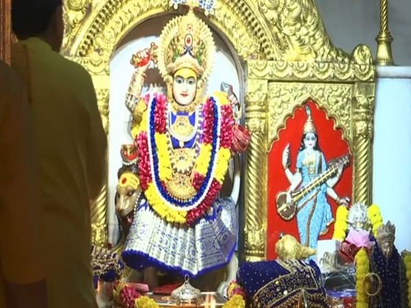 First day of 'Chaitra Navratri', devotees offer prayers at Delhi's Jhandewalan temple