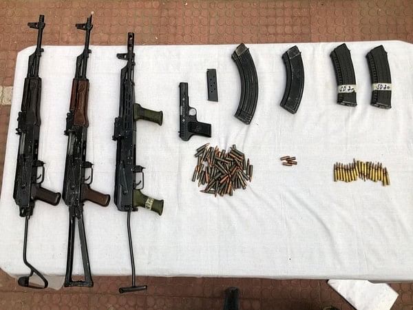 J-K: Police recovers arms, ammunition from a vehicle near Mehmoodabad bridge