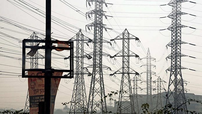 Representational image of power lines in Mumbai | Photo: Simone D. McCourtie/ World Bank/Flickr