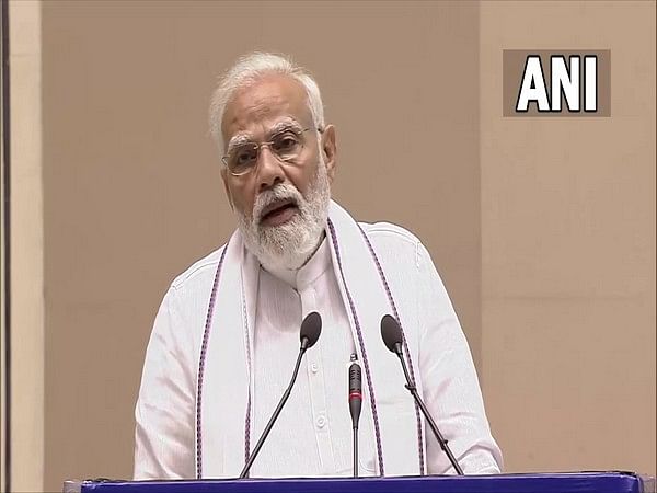 PM Modi asks states to junk obsolete laws