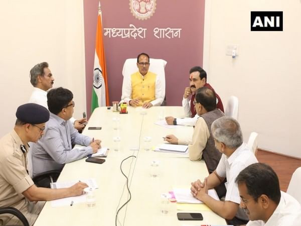 MP CM Shivraj Singh Chouhan holds meeting, reviews Khargone and Barwani incidents