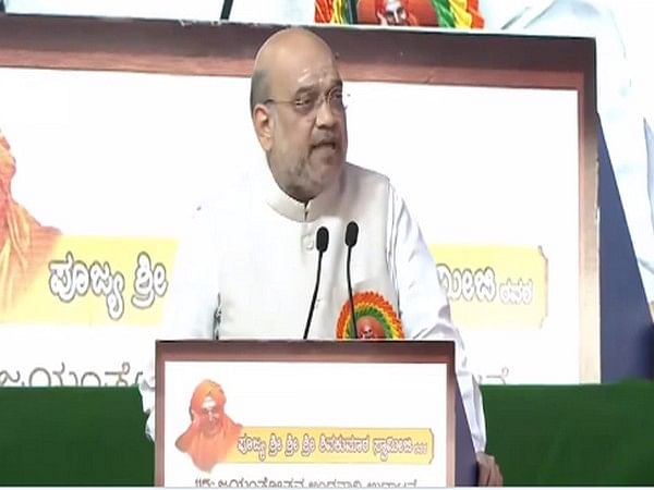 Amit Shah visits Siddaganga Mutt on Shivakumara Swami's 115th birth anniversary