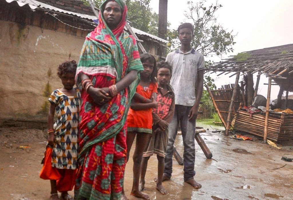 Shanti with four of her seven children (Amrita, Sayali, Sajan and Arvind): all, she says, were delivered at home with no fuss | Kavitha Iyer/ People's Archive of Rural India