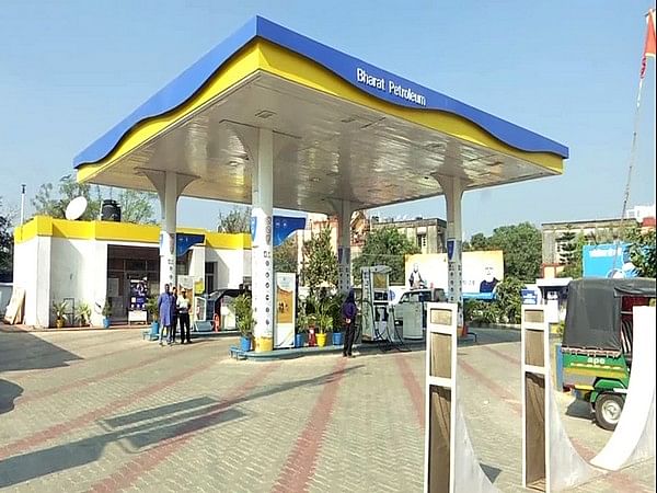 Petrol pumps in 24 states not to buy fuel from OMCs today, demand higher commission