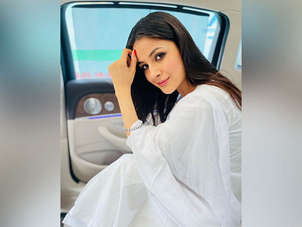 'feeling serene' says Shehnaaz Gill, shares all white outfit pics