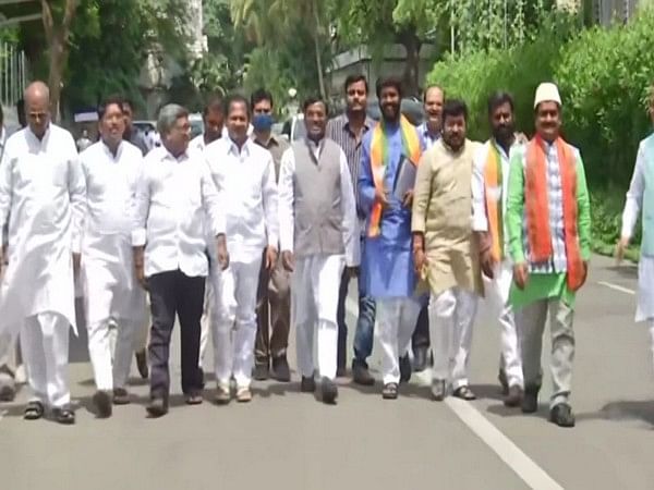 Telangana BJP delegation meets Governor, submits representation on Saroornagar killing