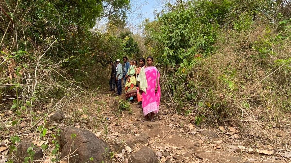 Chilakamma with other villagers from Jeelugulova | Rishika Sadam | ThePrint