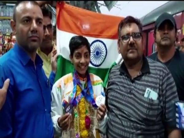 17-yr-old Vadodara girl wins two silver medals in running competition at France