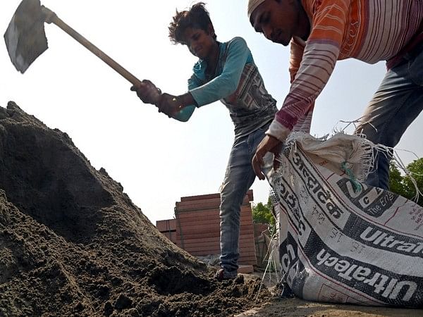 'What will we eat, if we won't work?': Labourers working under scorching heat in Delhi