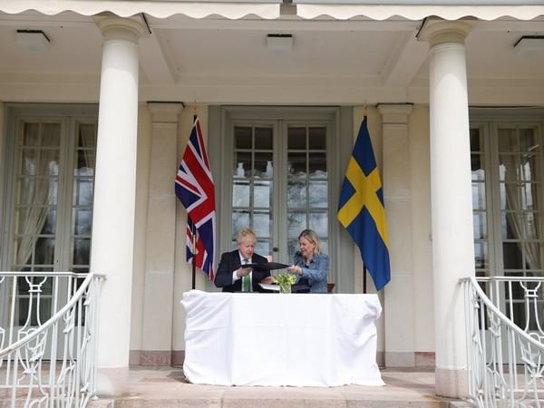 Sweden boosts defence ties with UK ahead of NATO membership decision